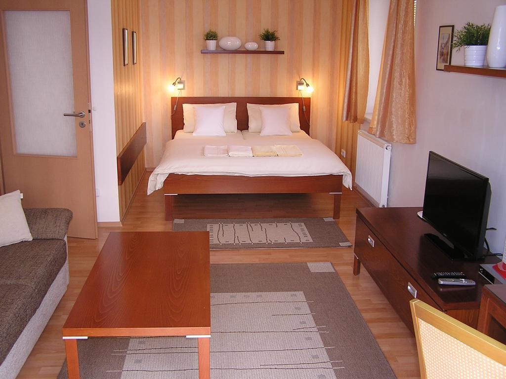 Gonda Apartments Hradec Králové Exterior foto